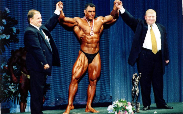 Чемпион  по  бодибилденгу