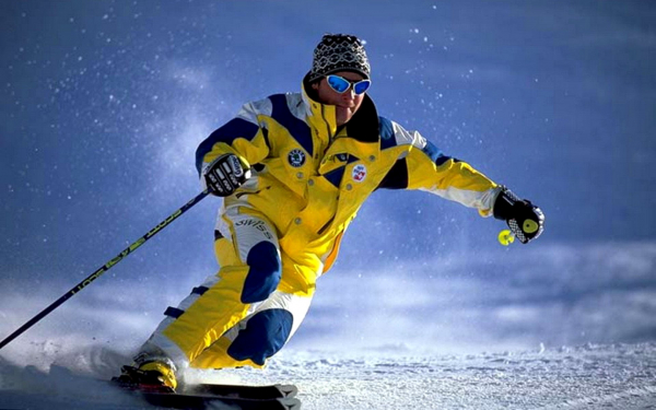 Мужчина горнолыжник