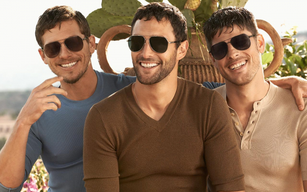 Мужчины в стильных очках