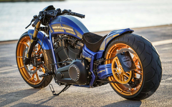 Чоппер Harley Davidson Breakout