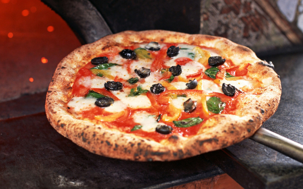 Горячая пицца