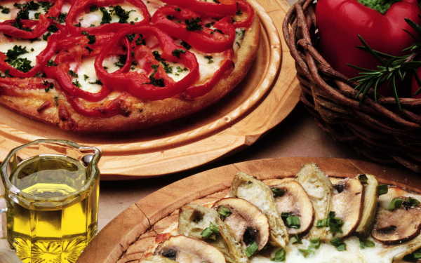 Пицца с грибами и перцем