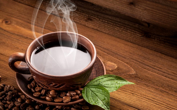 Чашка горячего ароматного кофе