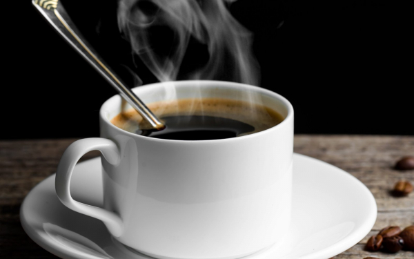 Горячий черный кофе