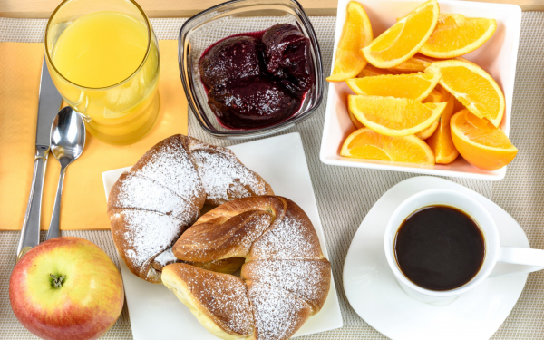 Завтрак с чашкой кофе