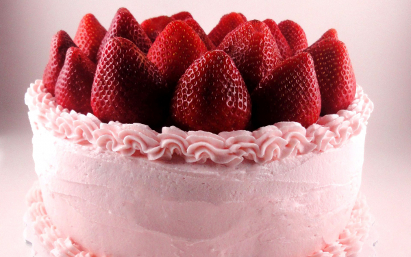 Торт с клубникой