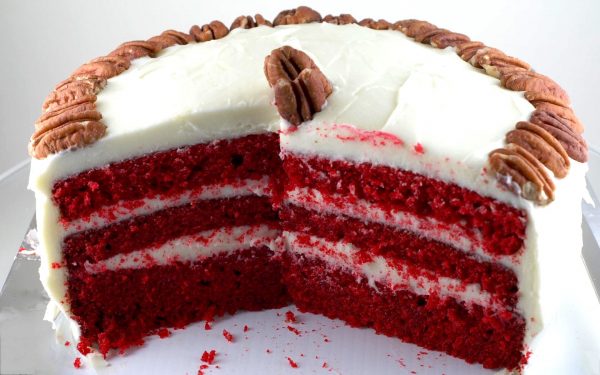 Слоеный торт с орехами