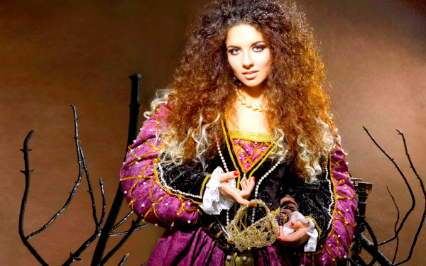 Анна Плетнёва - российская певица, солистка российской поп-группы «Винтаж»