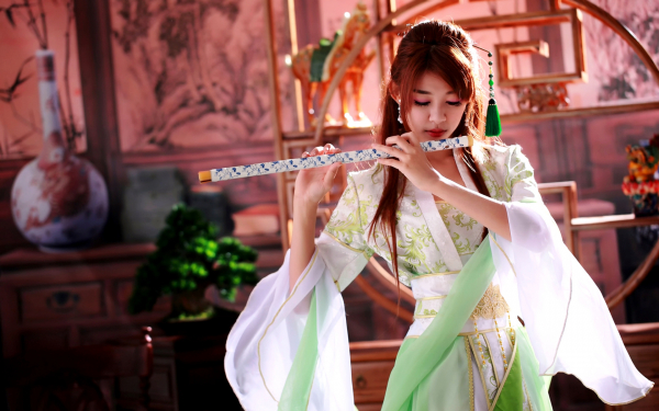 Девушка с флейтой