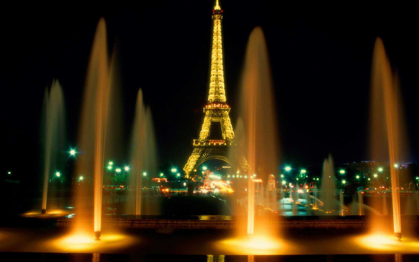 Фонтаны у Эйфелевой башни