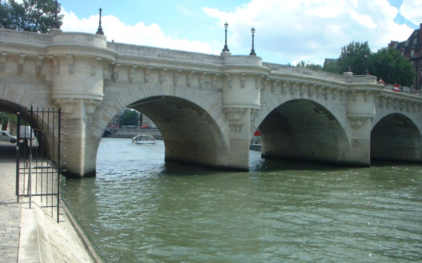 Старейший мост Парижа