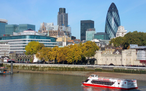 Прогулочный корабль на Темзе