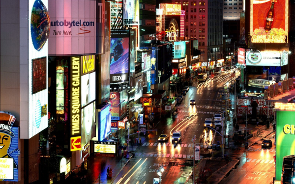 Реклама на улице Нью-Йорка