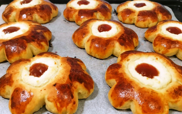 Ватрушки с творгом и повидлом