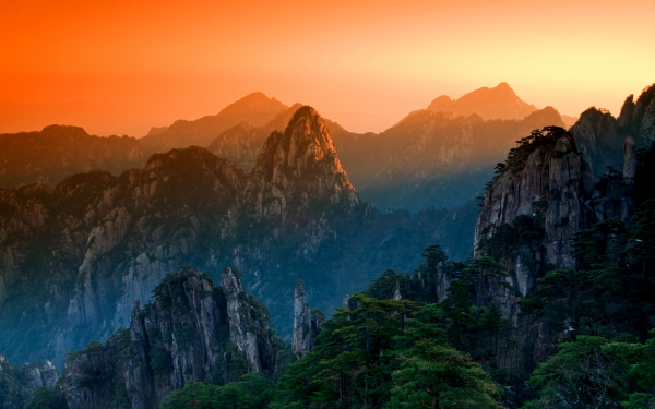 Скалиситые горы Хуаншань