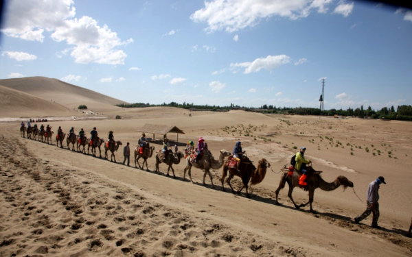 Туристический караван в Дуньхуане
