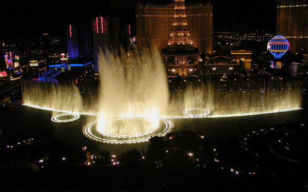 Фонтаны казино Беладжио в Лас-Вегасе