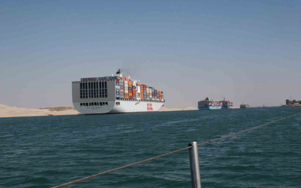 Океанские корабли в Суэцком канале