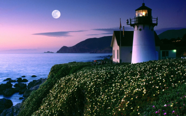 Маяк на побережье