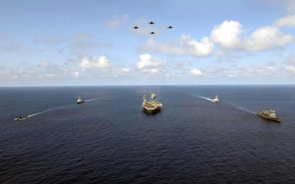 Авианосец США в походе