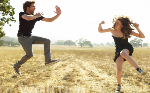 Эвард и Белла дурачатся