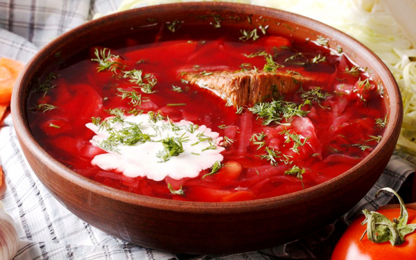 Борщ с мясом и сметаной