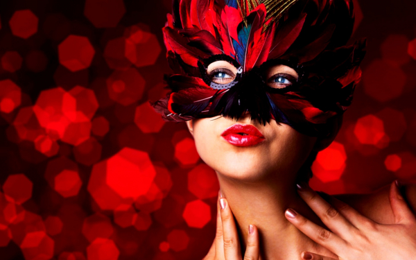 Маска из перьев