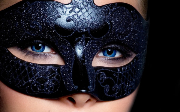 Незнакомка в маске