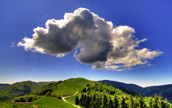 Облако над горой