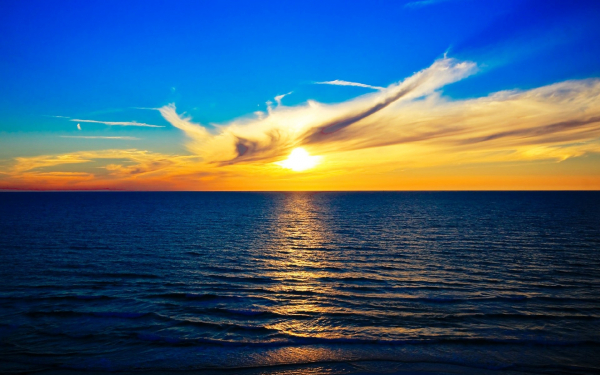 Солнце на закате над морем