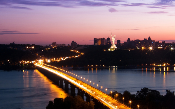Мост через Днепр в Киеве