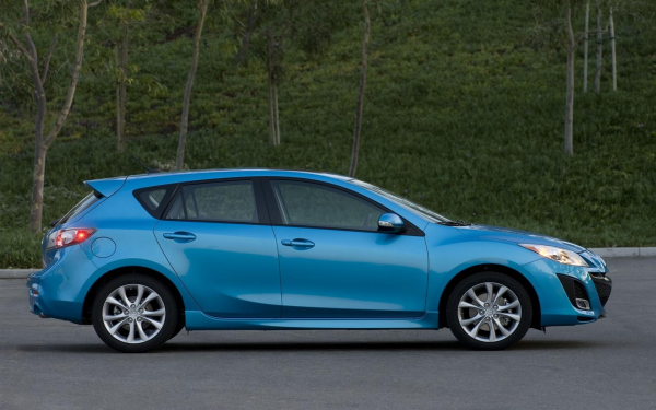 Mazda 3 Hatchback | Мазда 3 хэтчбэк вид сбоку