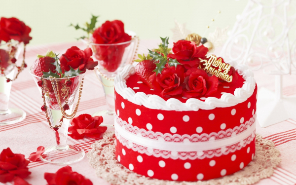 Красивый вкусный торт в день рождения
