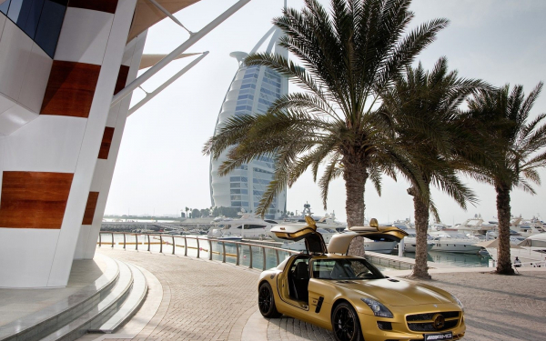 Мерседес в городе Дубай