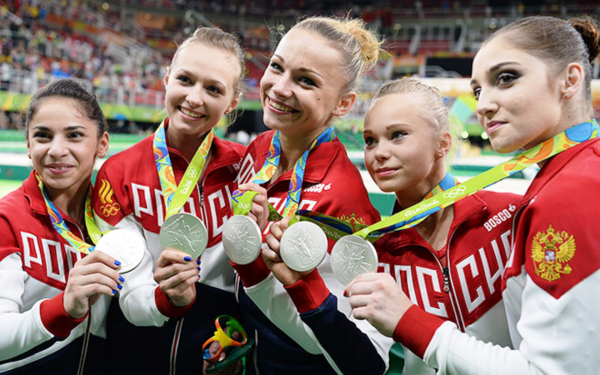 Женская сборная России по спортивной гимнастике выиграла серебряные медали Олимпийских игр в командном многоборье