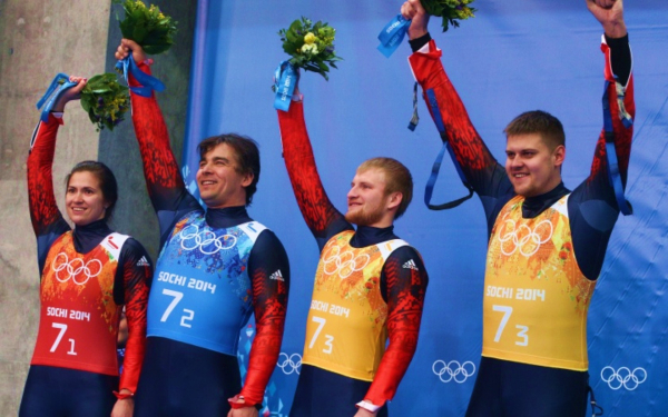 Российские саночники Татьяна Иванова, Альберт Демченко, Александр Денисьев и Владислав Антонов завоевали серебряную медаль в эстафете на Олимпийских играх в Сочи.