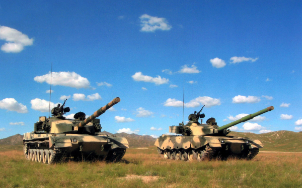 Танки в поле