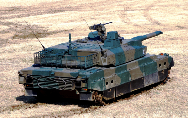 Танк в поле