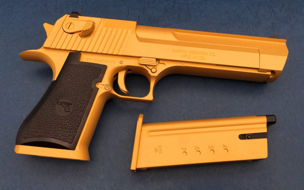 Золотой пистолет