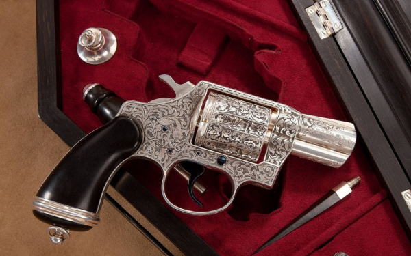 Серебряный кольт