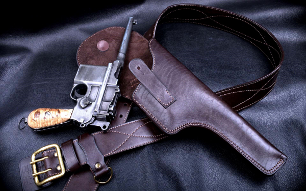 Пистолет Маузер с кобурой