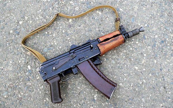 Автомат Калашникова укороченный АКС-74У