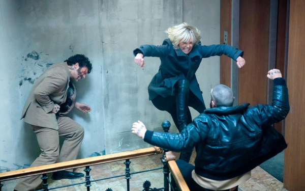 Взрывная блондинка