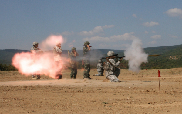 Американские солдаты стреляют из российского РПГ