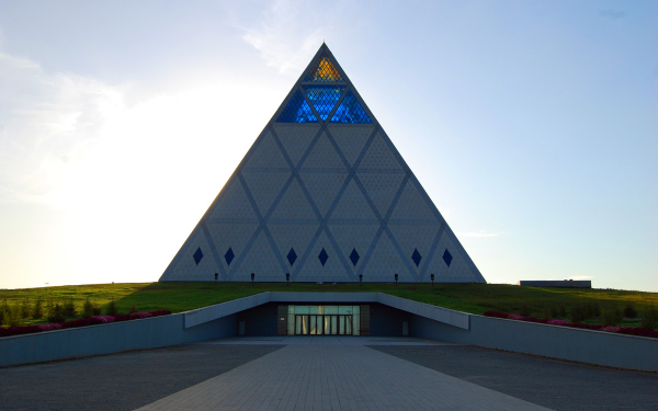 Дворец мира и согласия в Астане