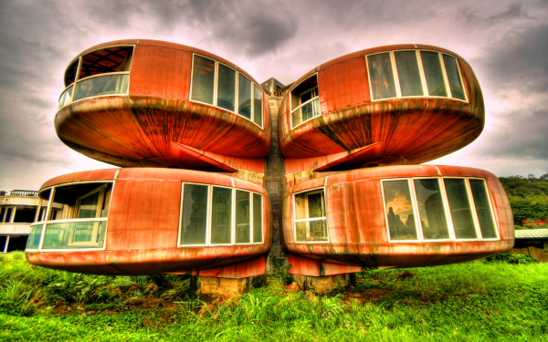 Необычный дом