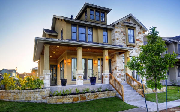 Современный дом из кирпича и камня