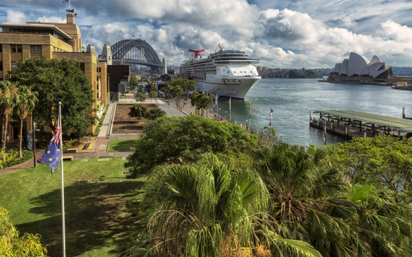 Круизный лайнер в Сиднее