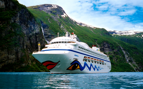 Круизный теплоход