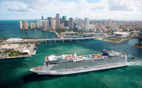 Круизный лайнер Norwegian Epic в Майами